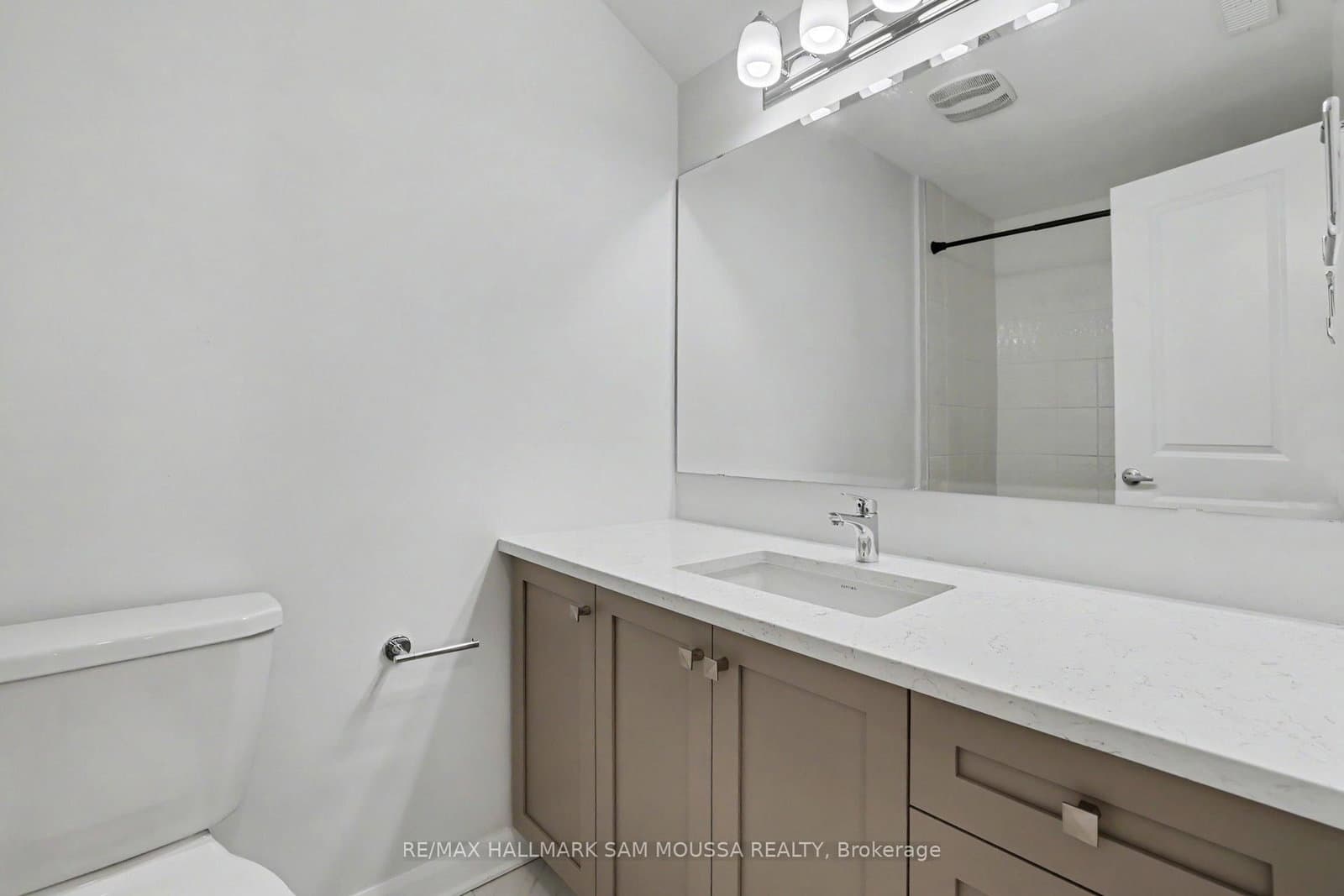 215 Eldorado Private, Unit A thumbnail 34