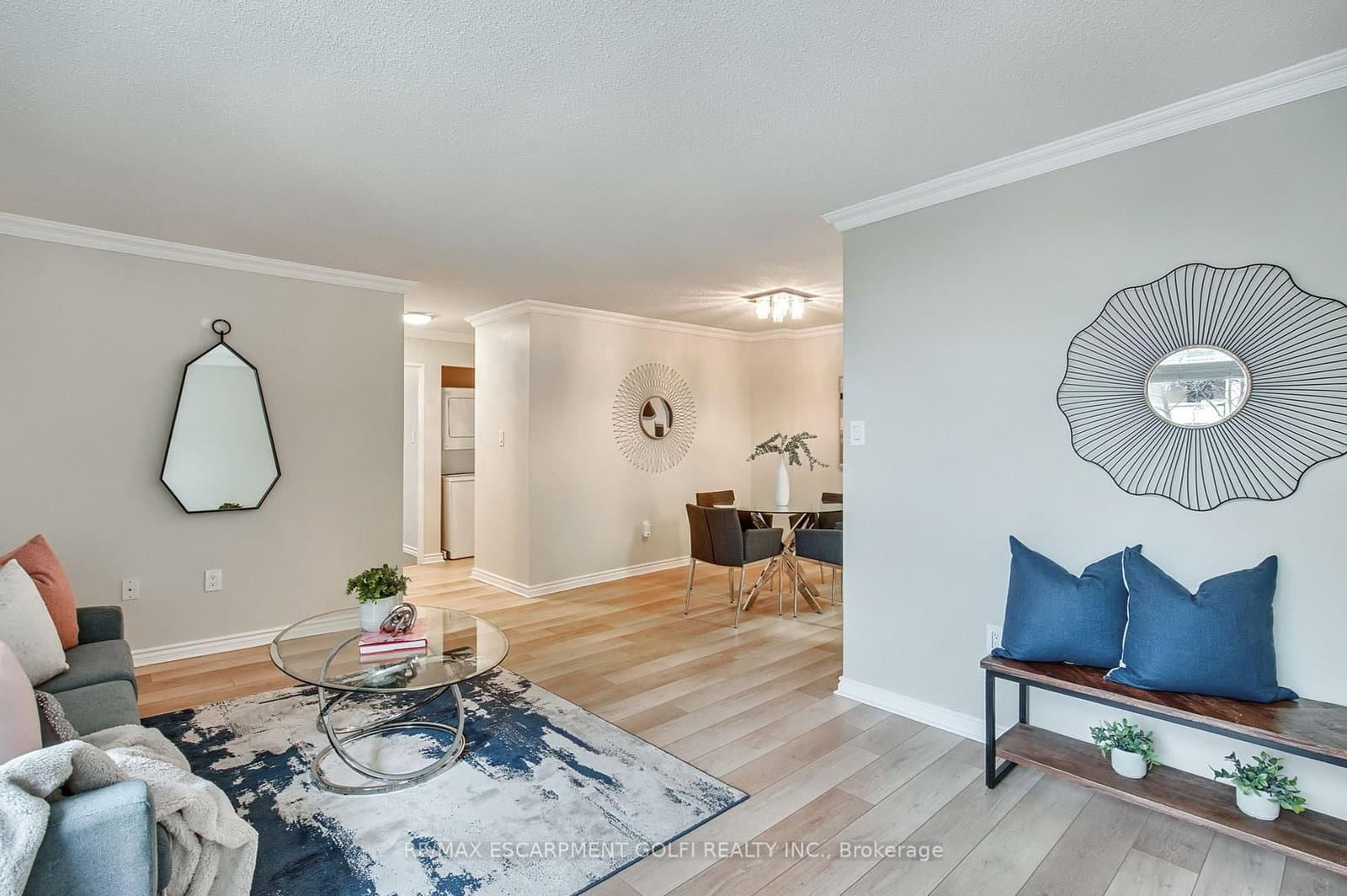 222 Jackson Street W, Unit 305 thumbnail 4