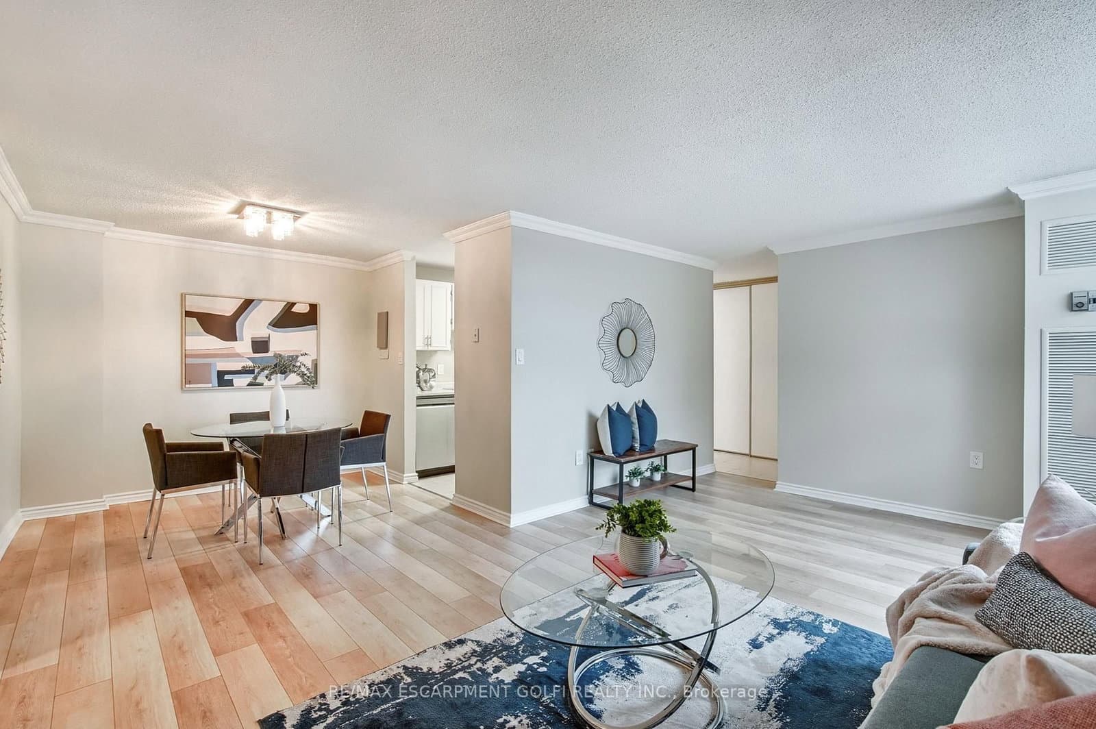 222 Jackson Street W, Unit 305 thumbnail 6