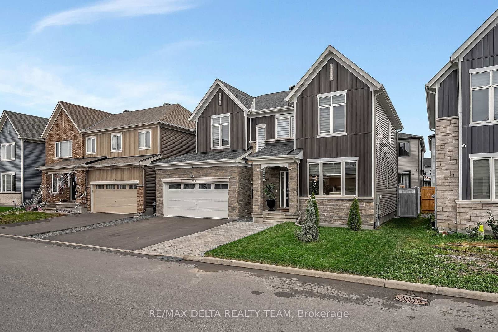 748 Vennecy Terrace thumbnail 2