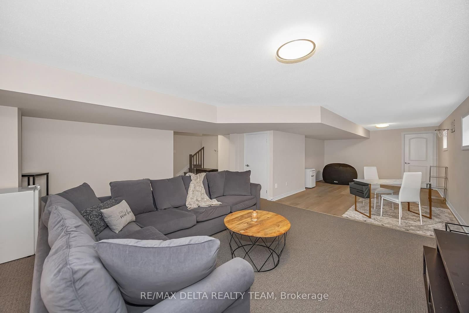 748 Vennecy Terrace thumbnail 34