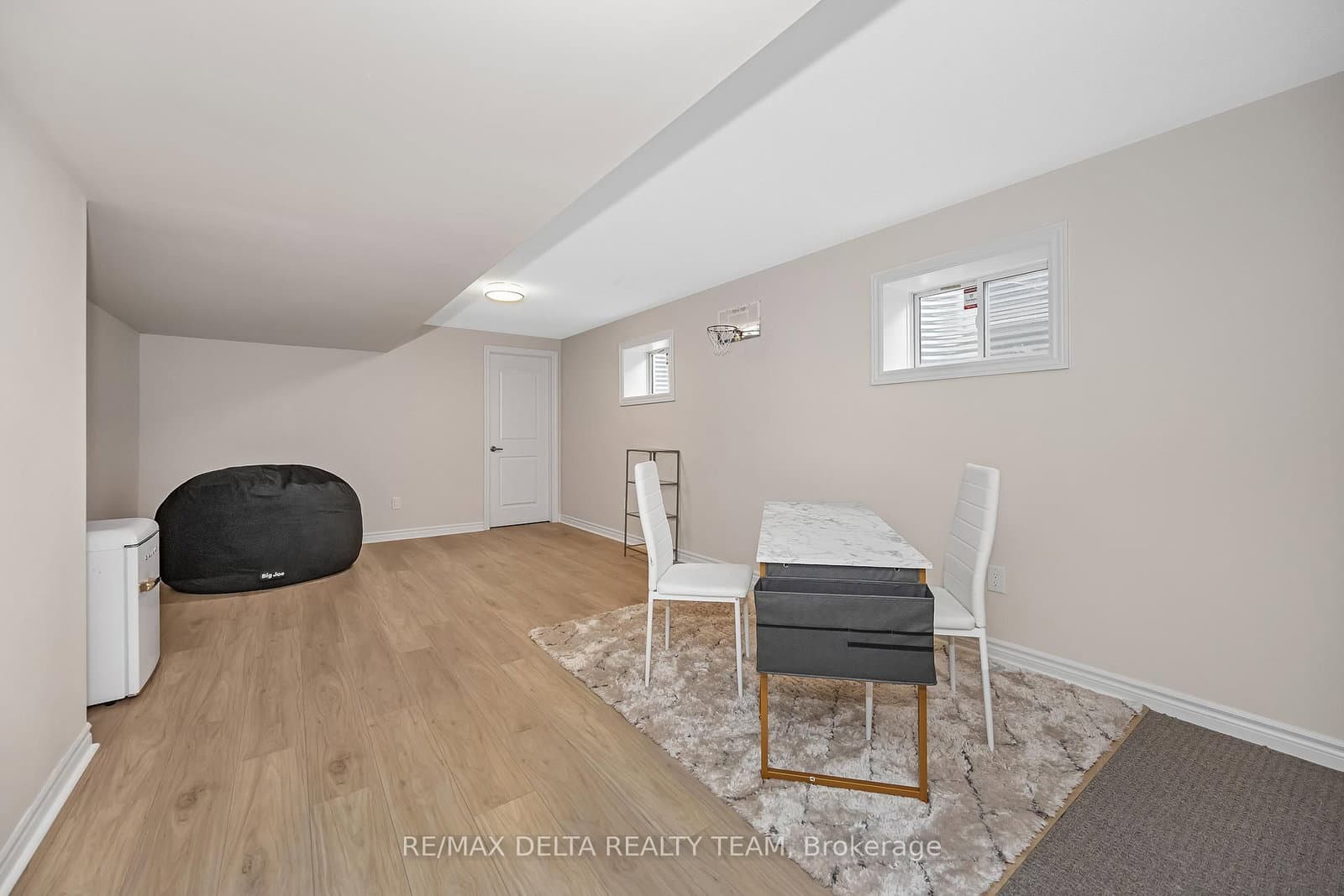 748 Vennecy Terrace thumbnail 35
