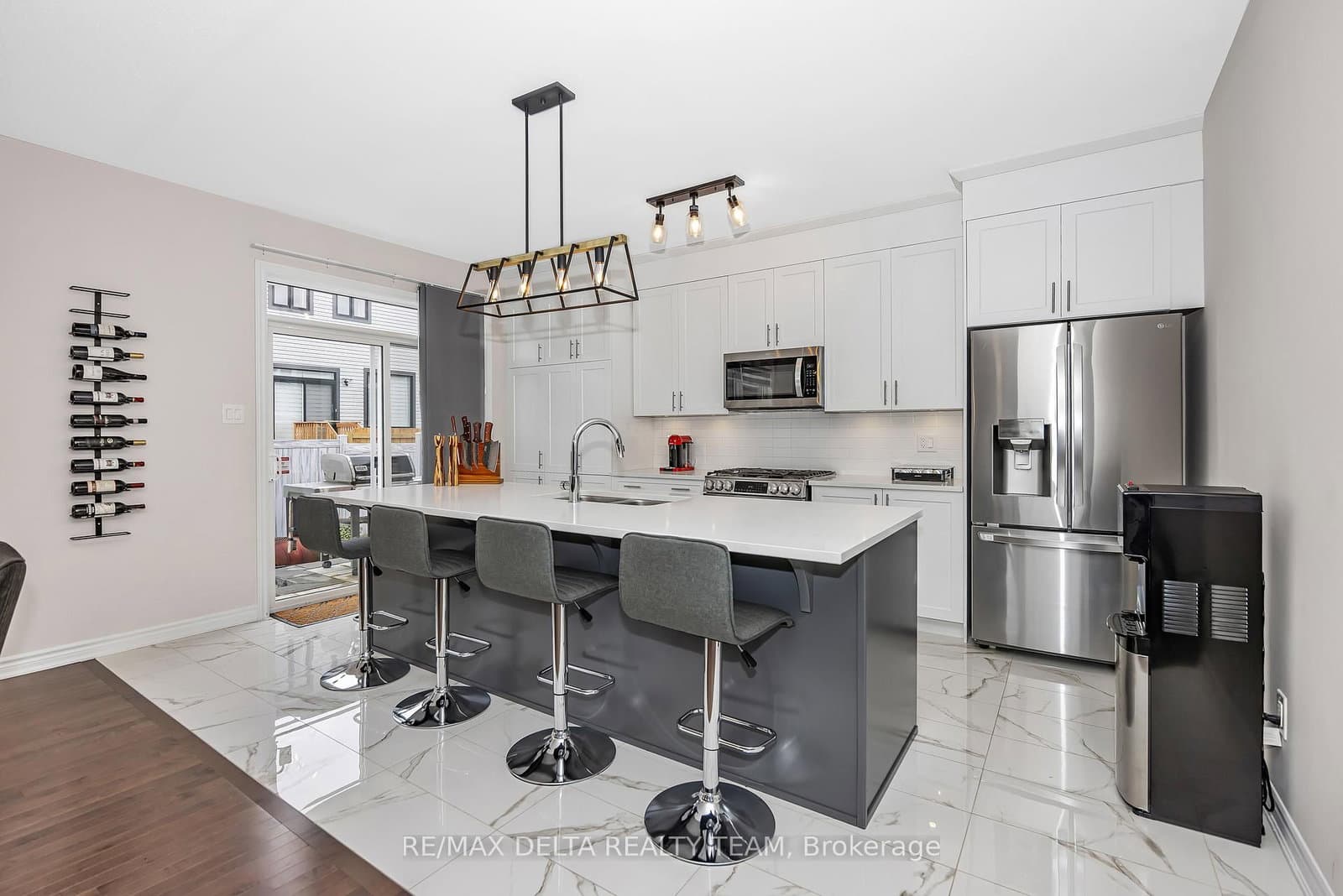 748 Vennecy Terrace thumbnail 9