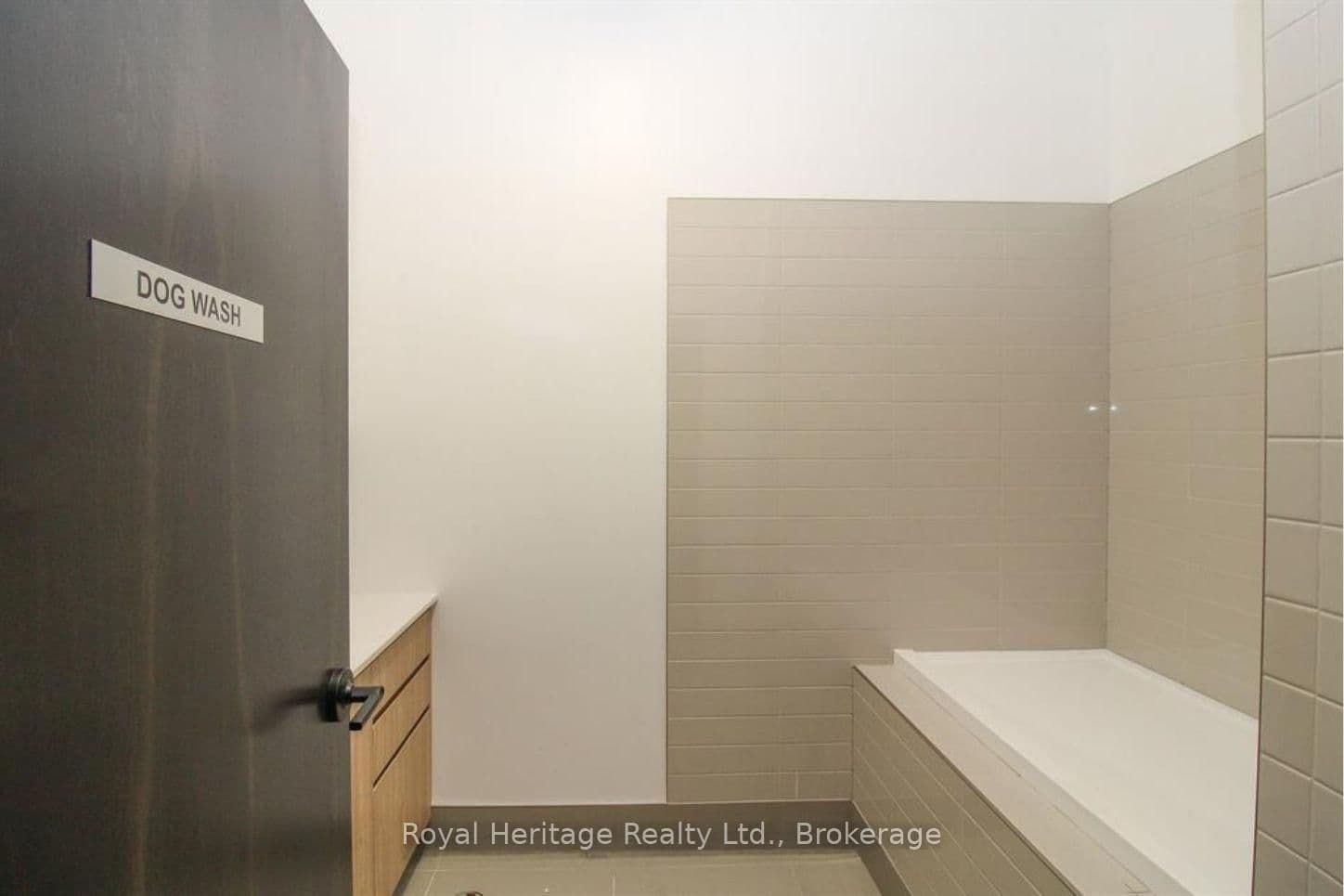 195 Hunter Street E, Unit 407 thumbnail 35