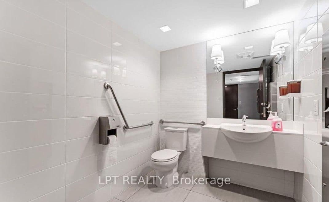 88 Richmond Road, Unit 512 thumbnail 35