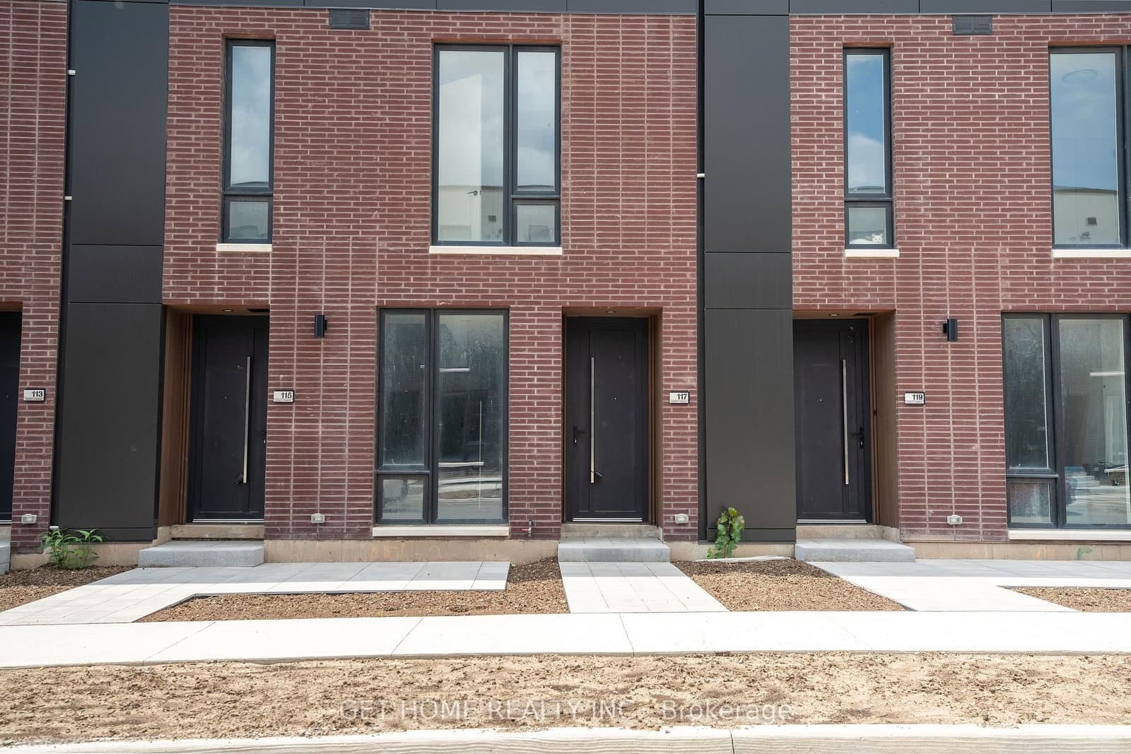 117 Everett Common - Image 1