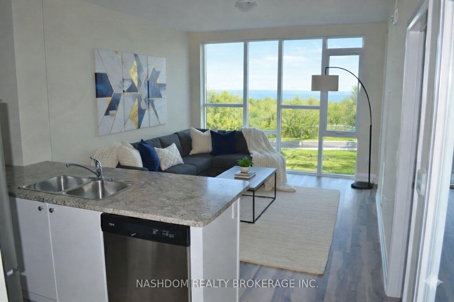 16 Concord Place, Unit 516 thumbnail 2