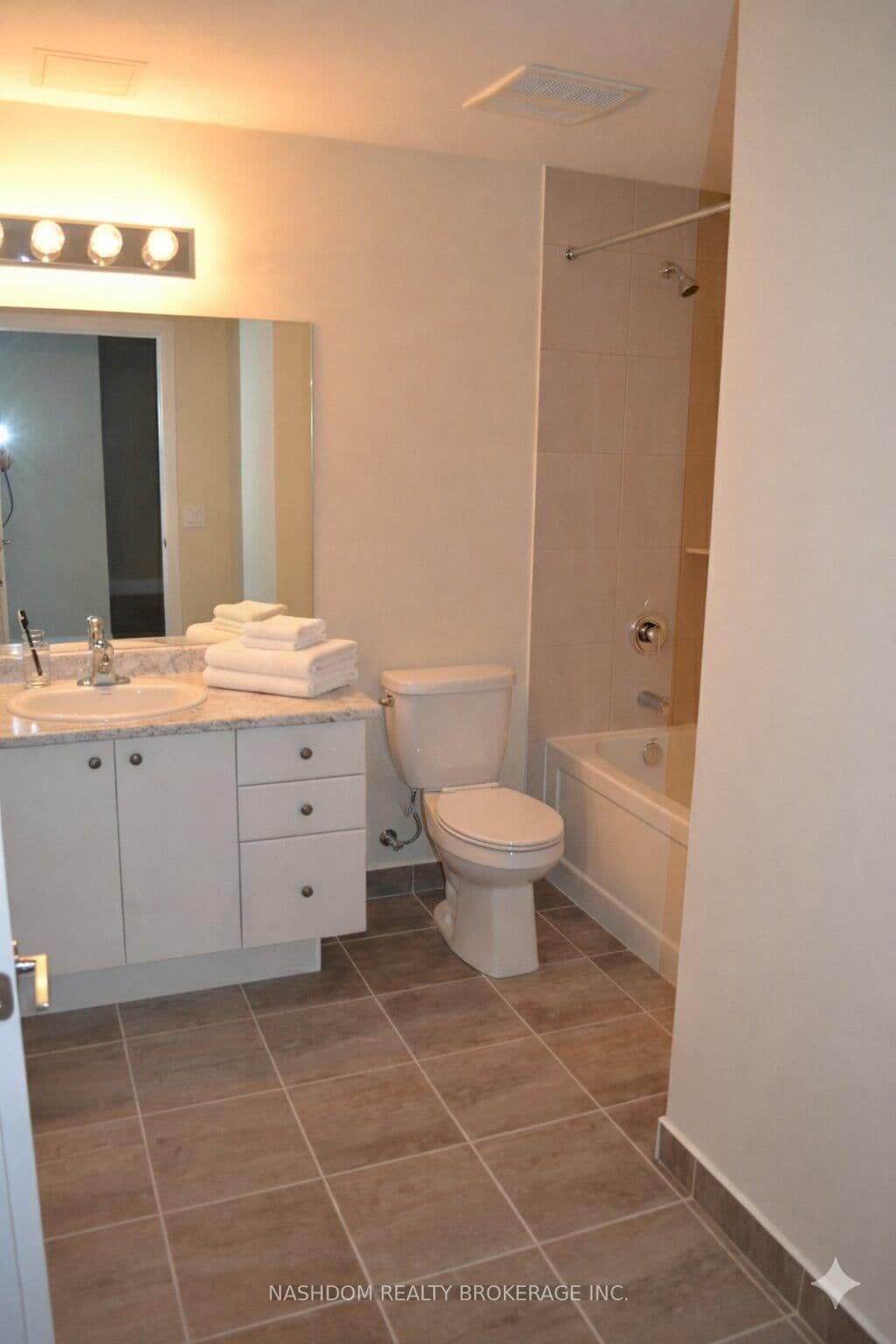 16 Concord Place, Unit 516 thumbnail 4