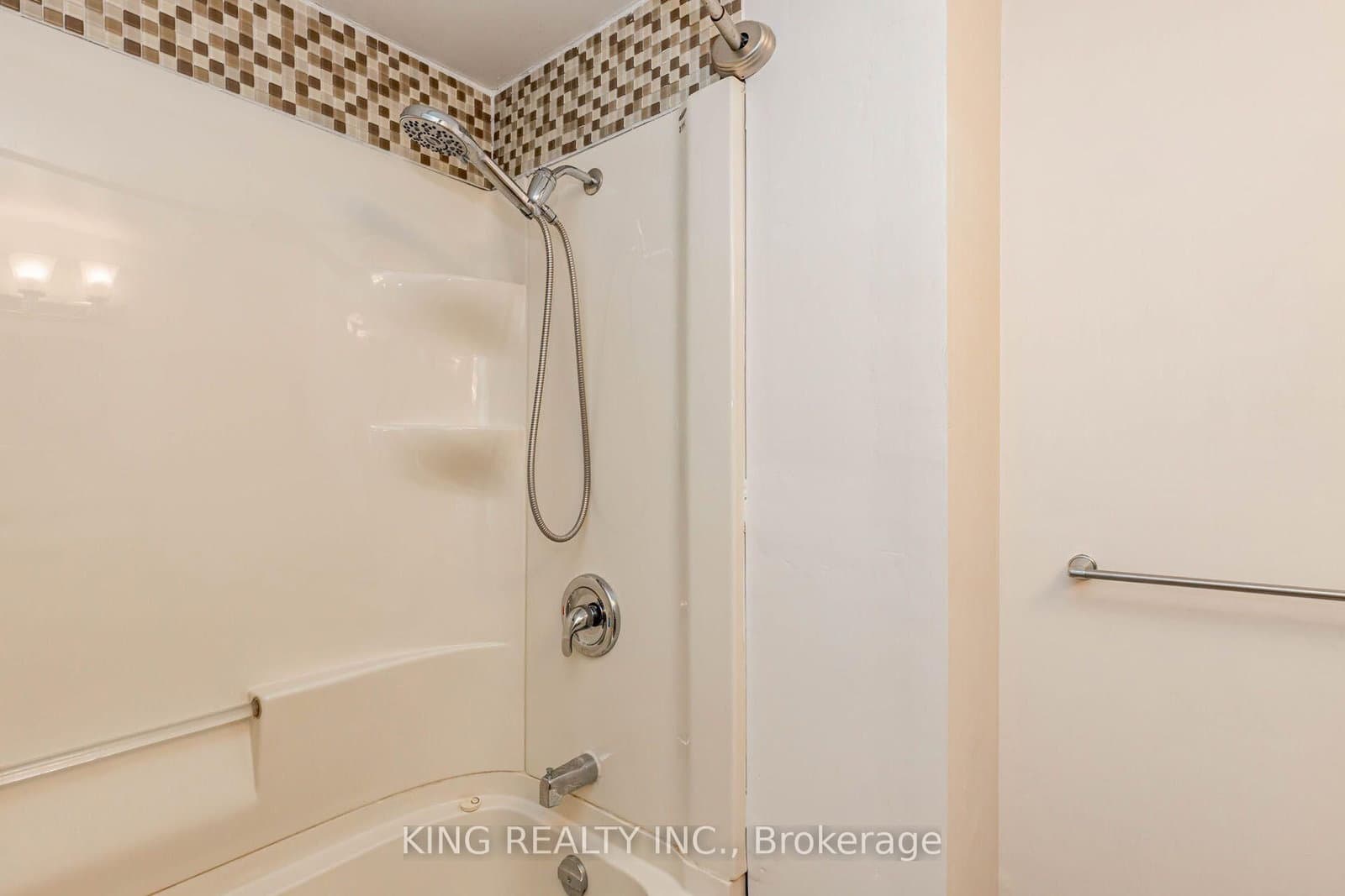 46 Cedarwoods Crescent, Unit 6 thumbnail 14