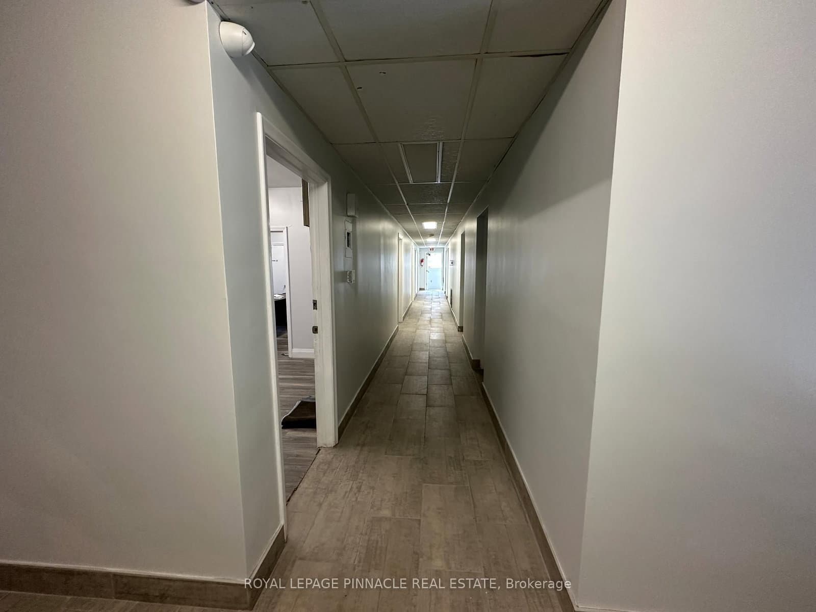 70 E King Street E thumbnail 16