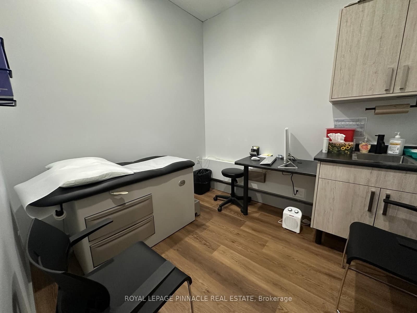 70 E King Street E thumbnail 5