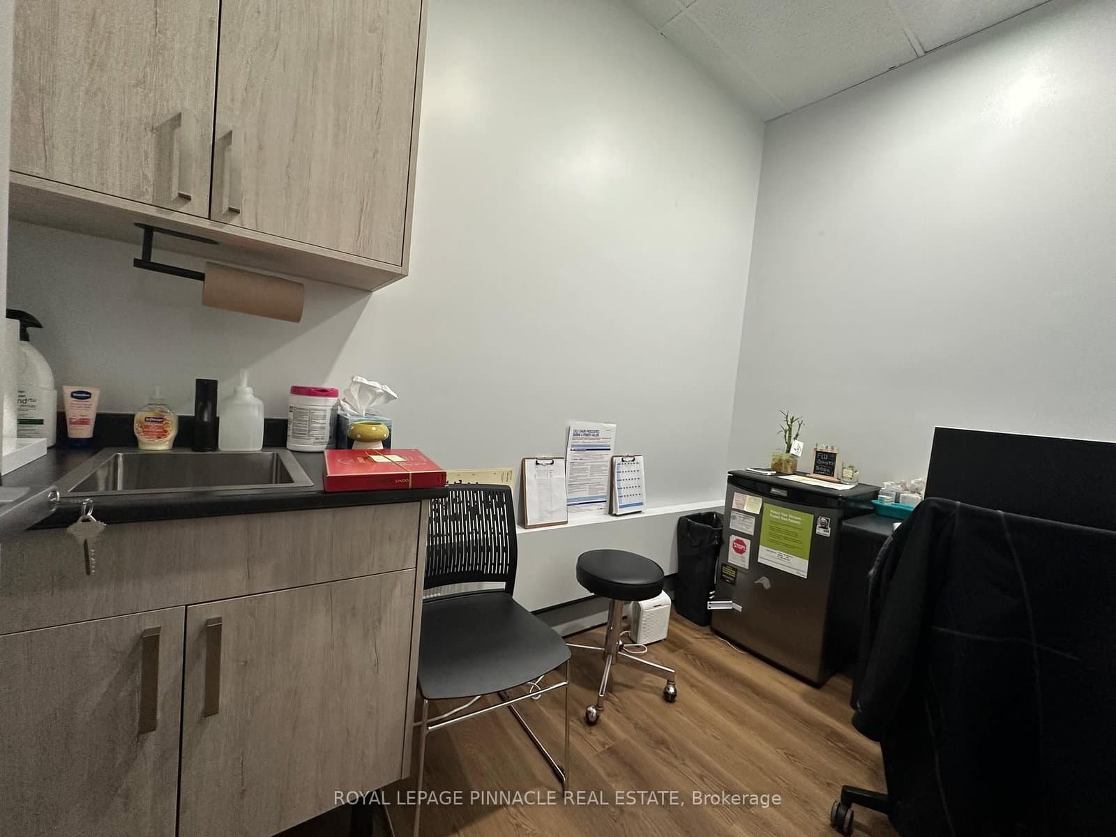 70 E King Street E thumbnail 6