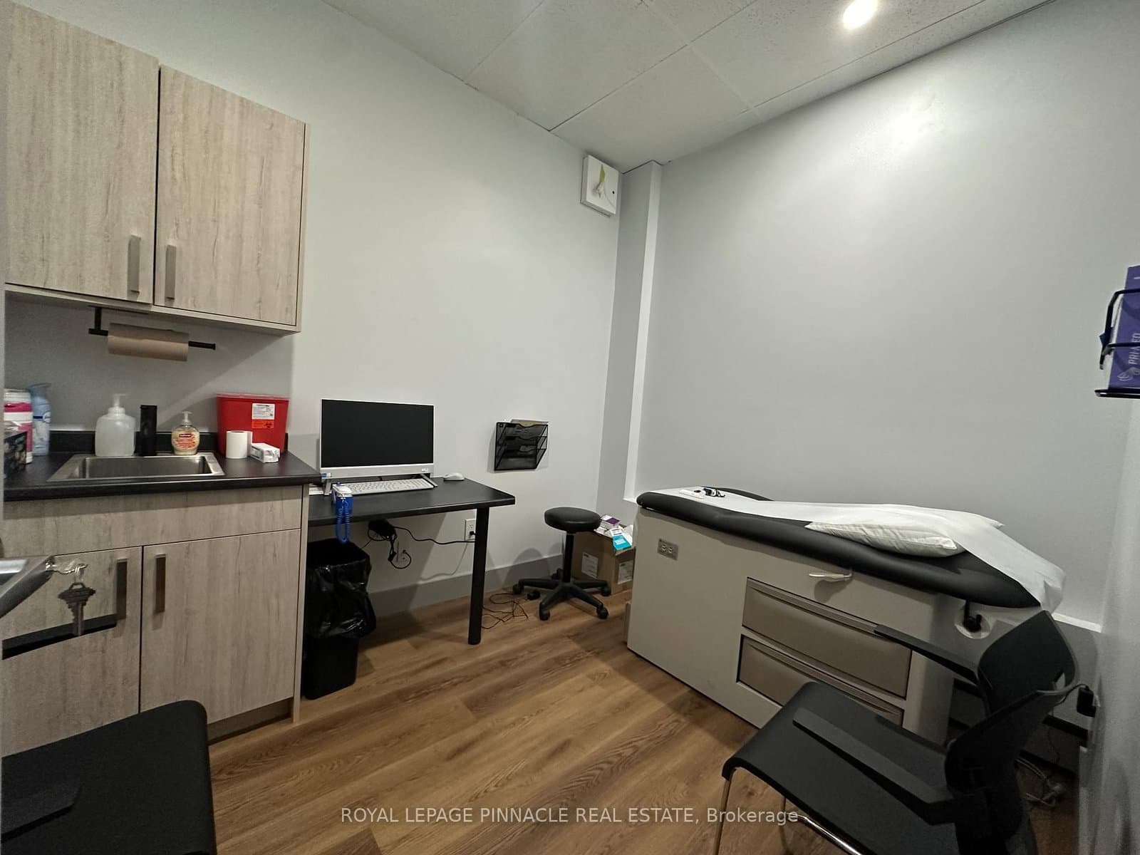 70 E King Street E thumbnail 7