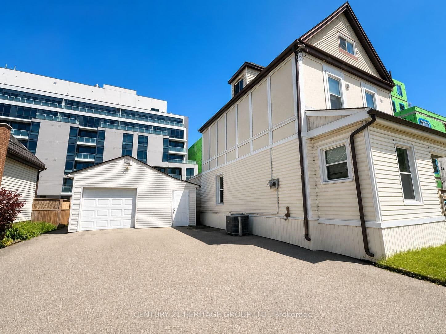 406 Jackson Street W thumbnail 2