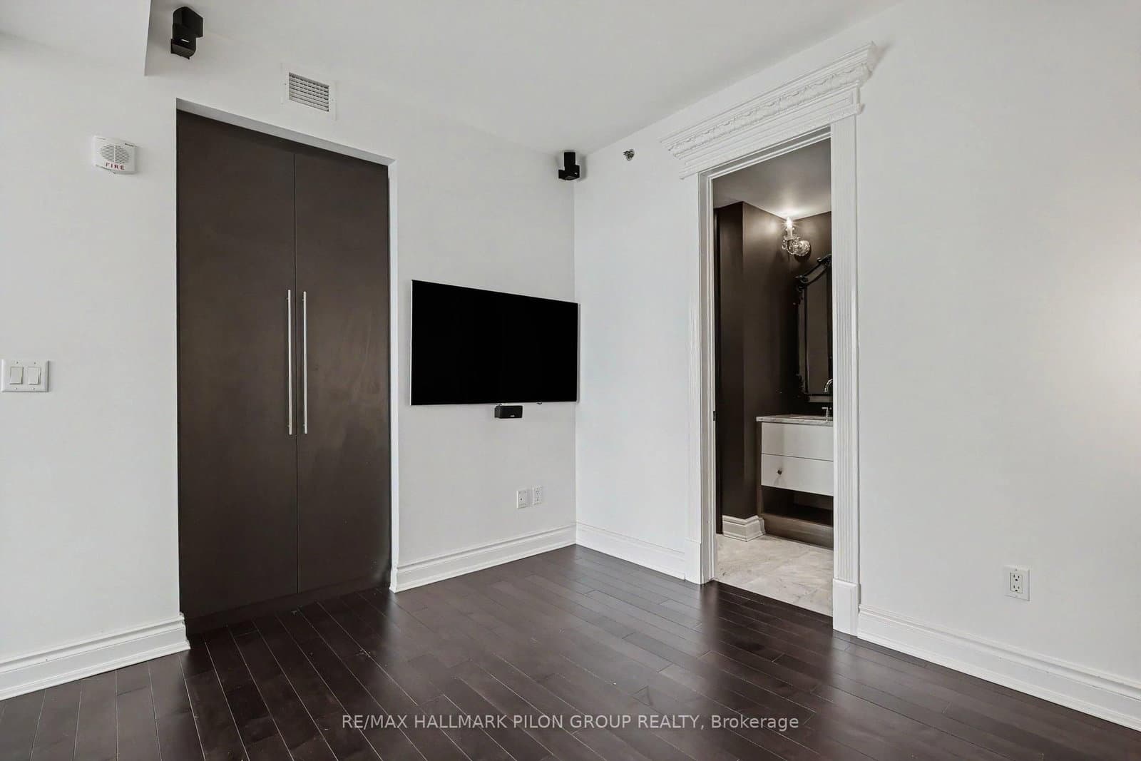 300 Lisgar Street, Unit 1512 thumbnail 12