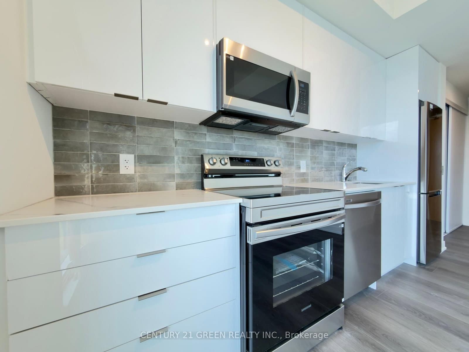 33 Erie Avenue, Unit 1705 thumbnail 6