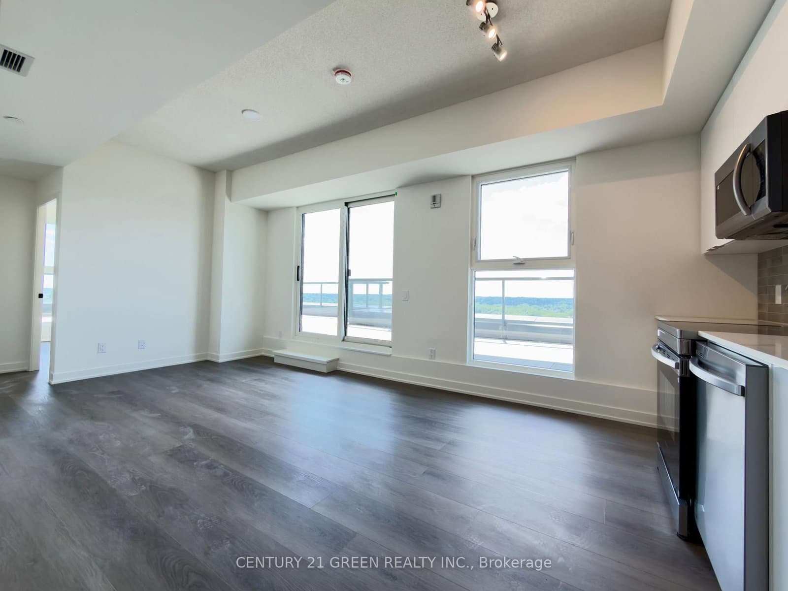 33 Erie Avenue, Unit 1705 thumbnail 8