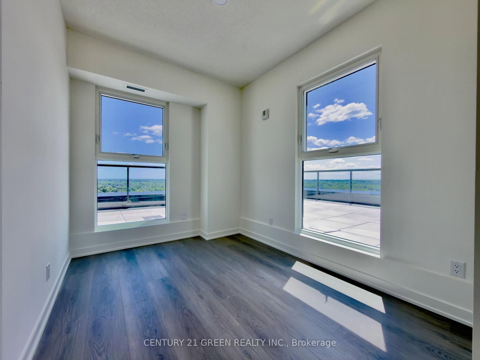33 Erie Avenue, Unit 1705 thumbnail 9