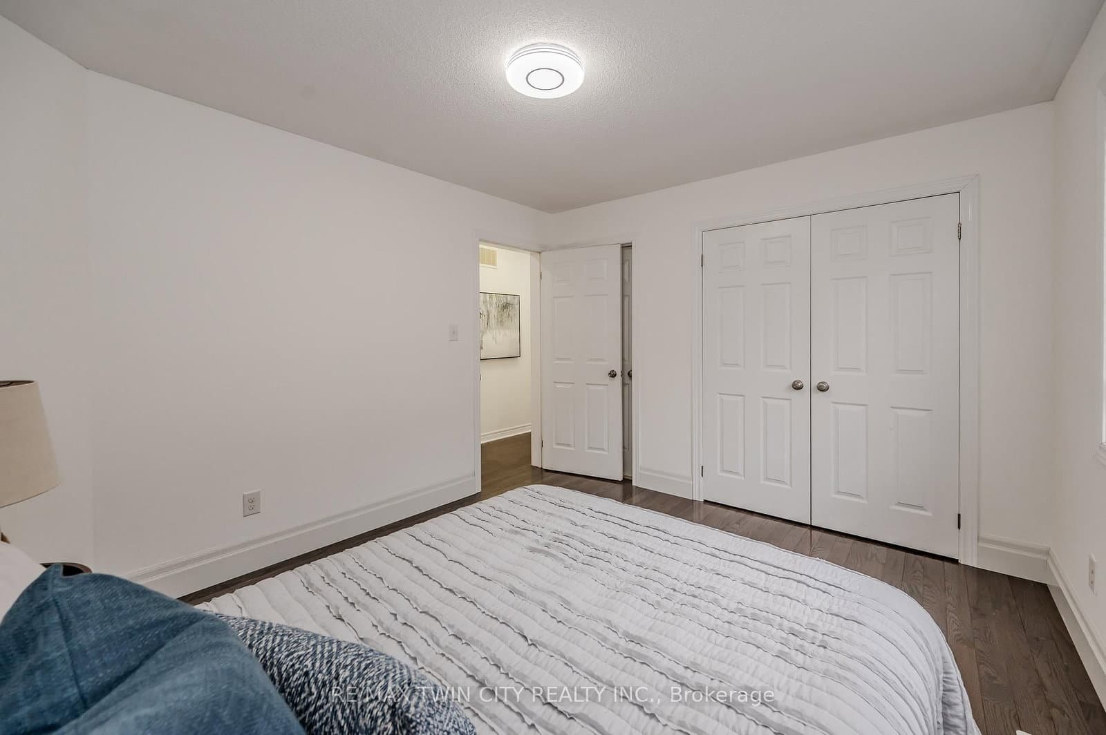 498 Thomas Slee Drive thumbnail 29