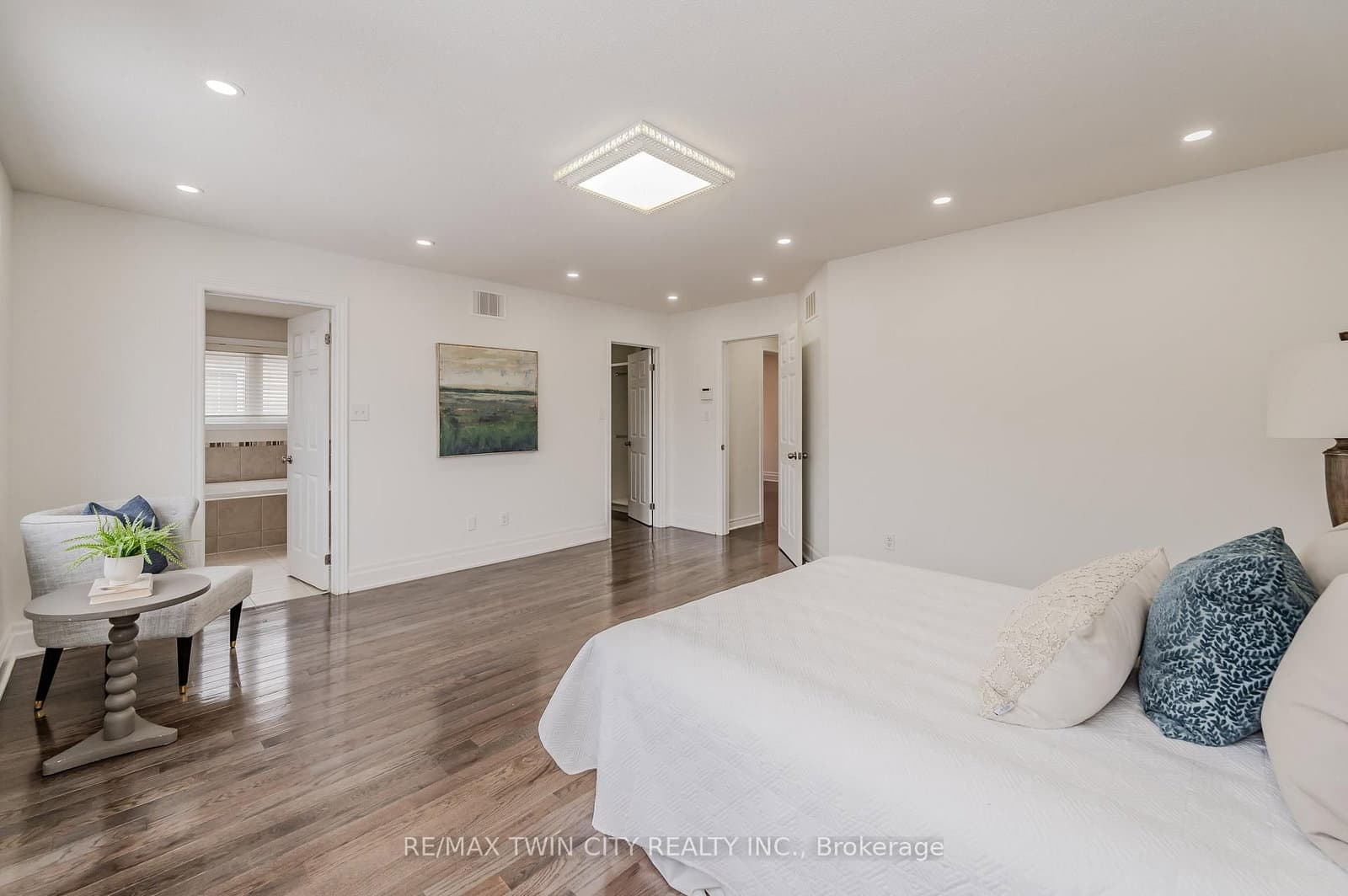 498 Thomas Slee Drive thumbnail 31