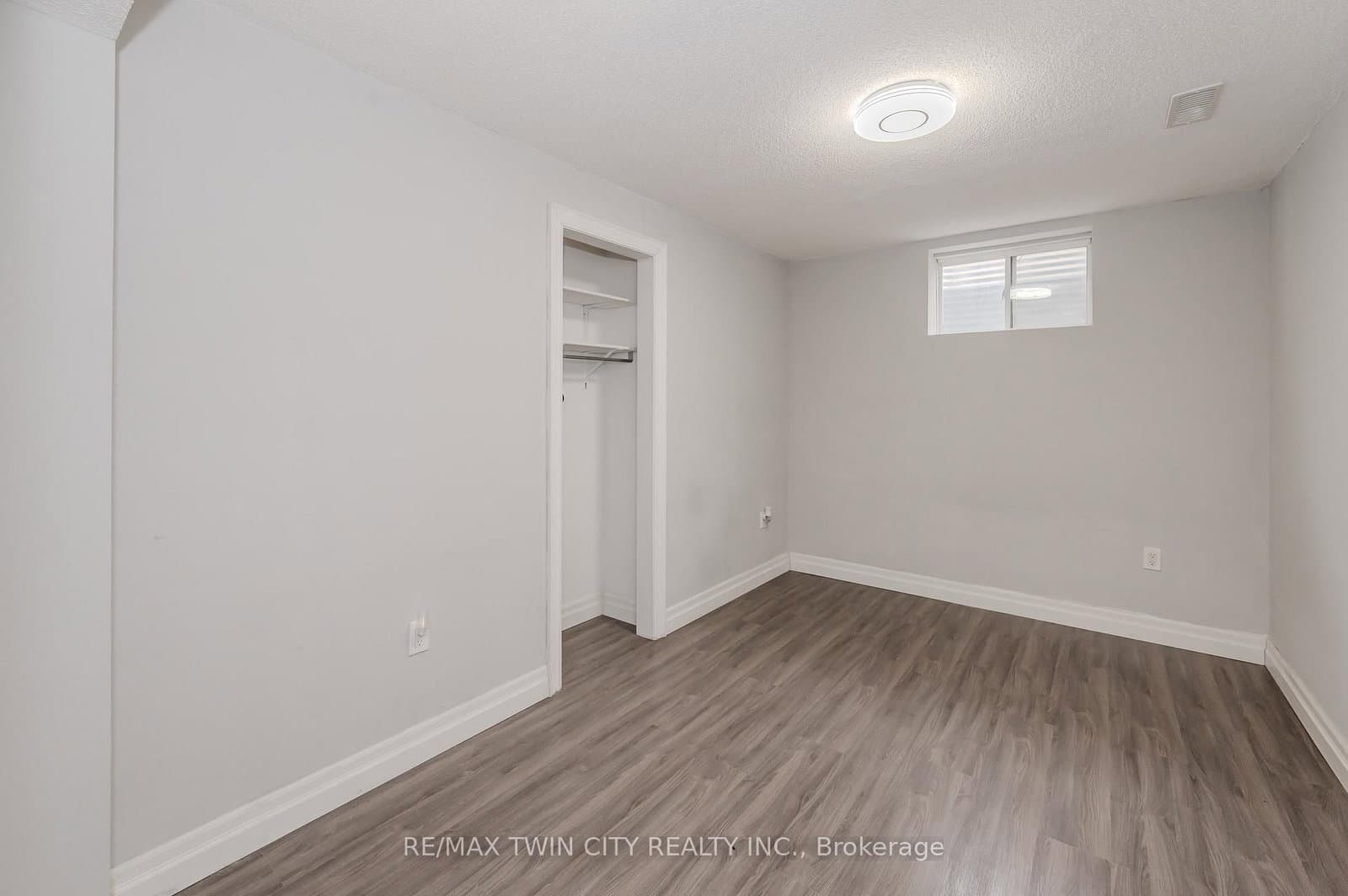 498 Thomas Slee Drive thumbnail 41