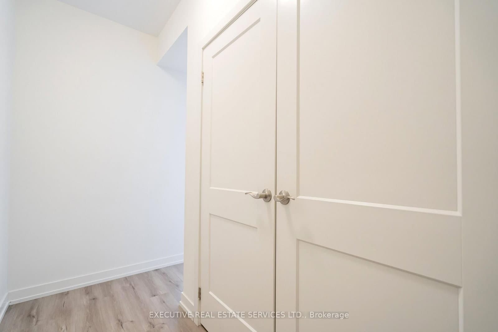 251 Northfield Drive E, Unit 322 thumbnail 13