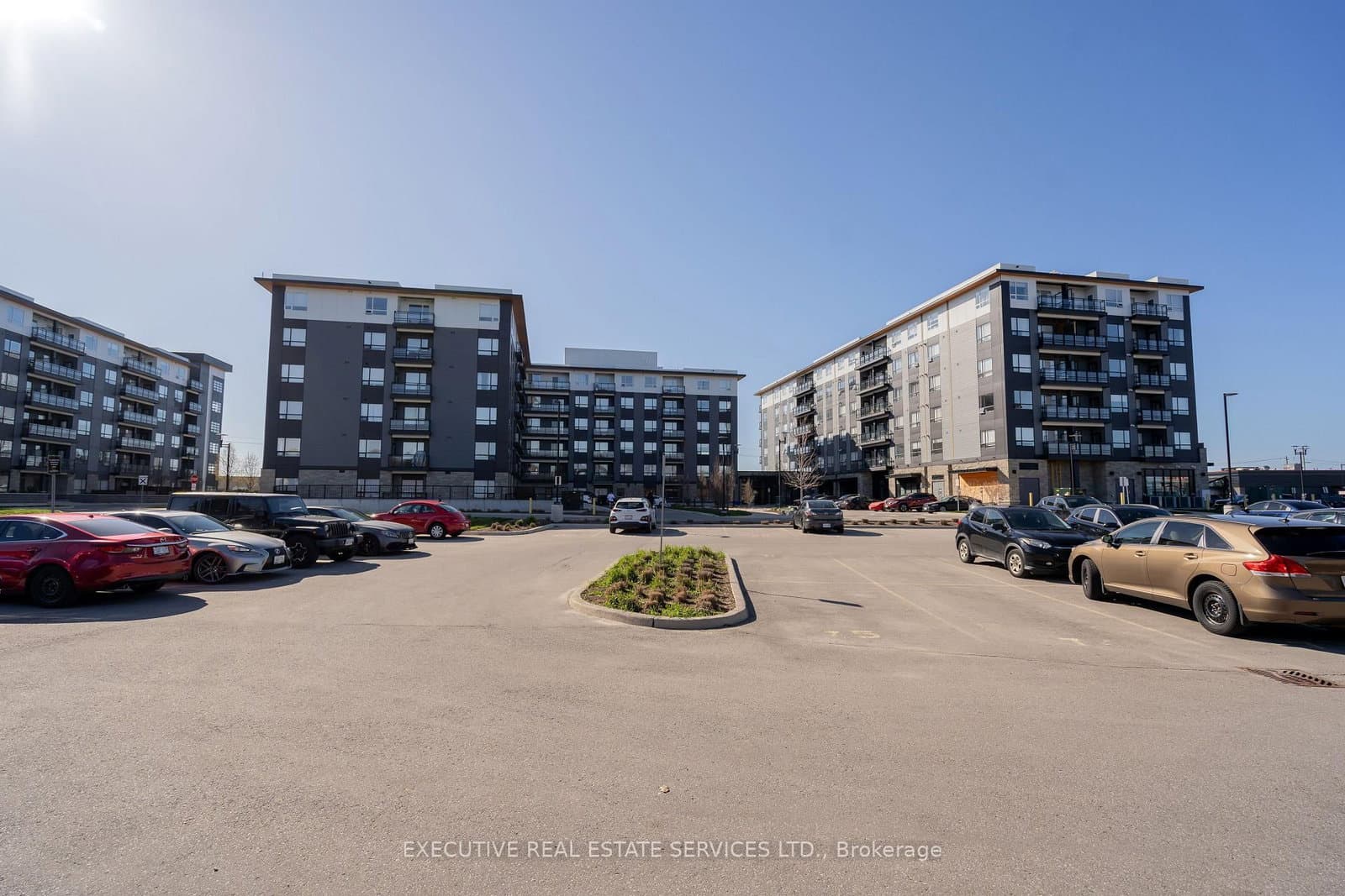 251 Northfield Drive E, Unit 322 thumbnail 4