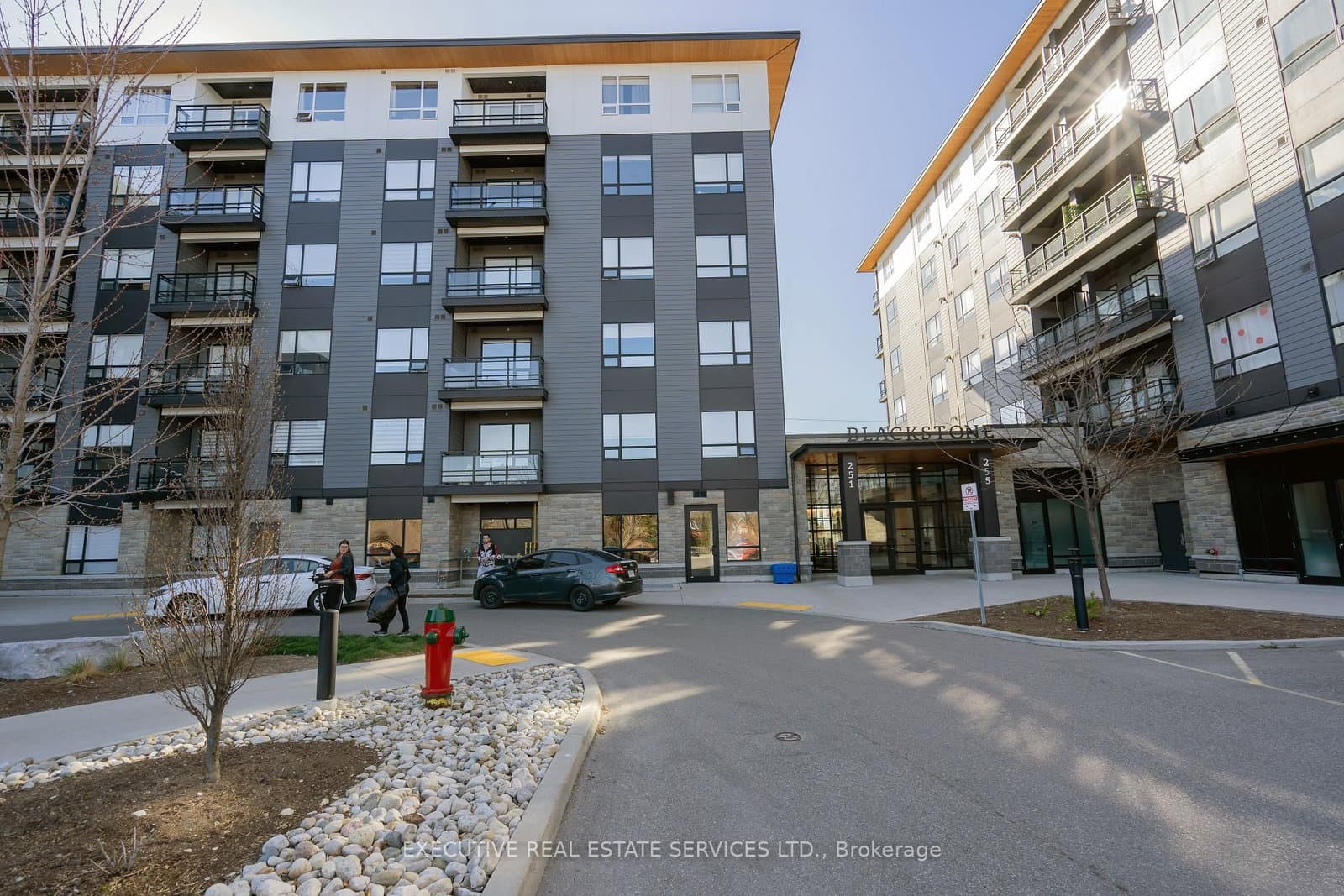 251 Northfield Drive E, Unit 322 thumbnail 5