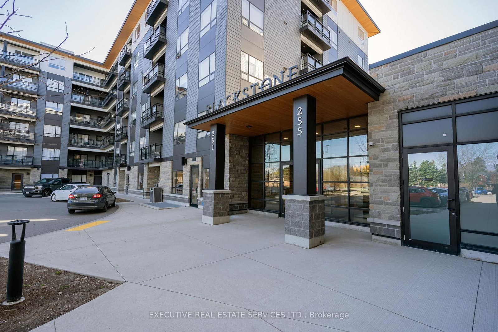 251 Northfield Drive E, Unit 322 thumbnail 6