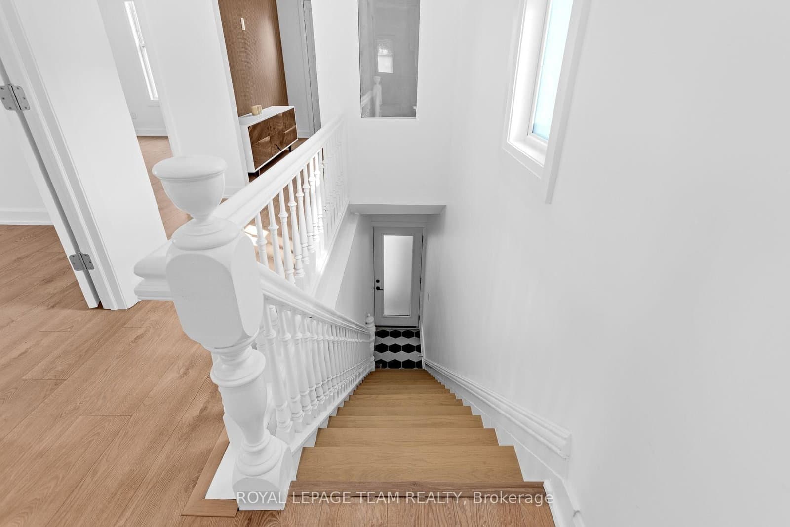 52 Lees Avenue, Unit 2 thumbnail 3