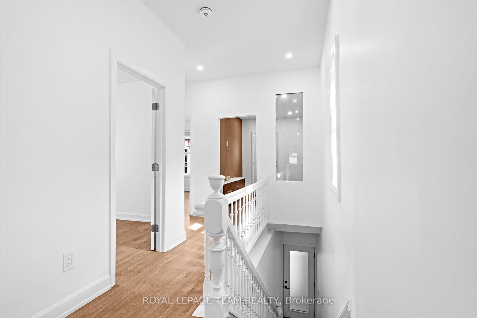 52 Lees Avenue, Unit 2 thumbnail 4