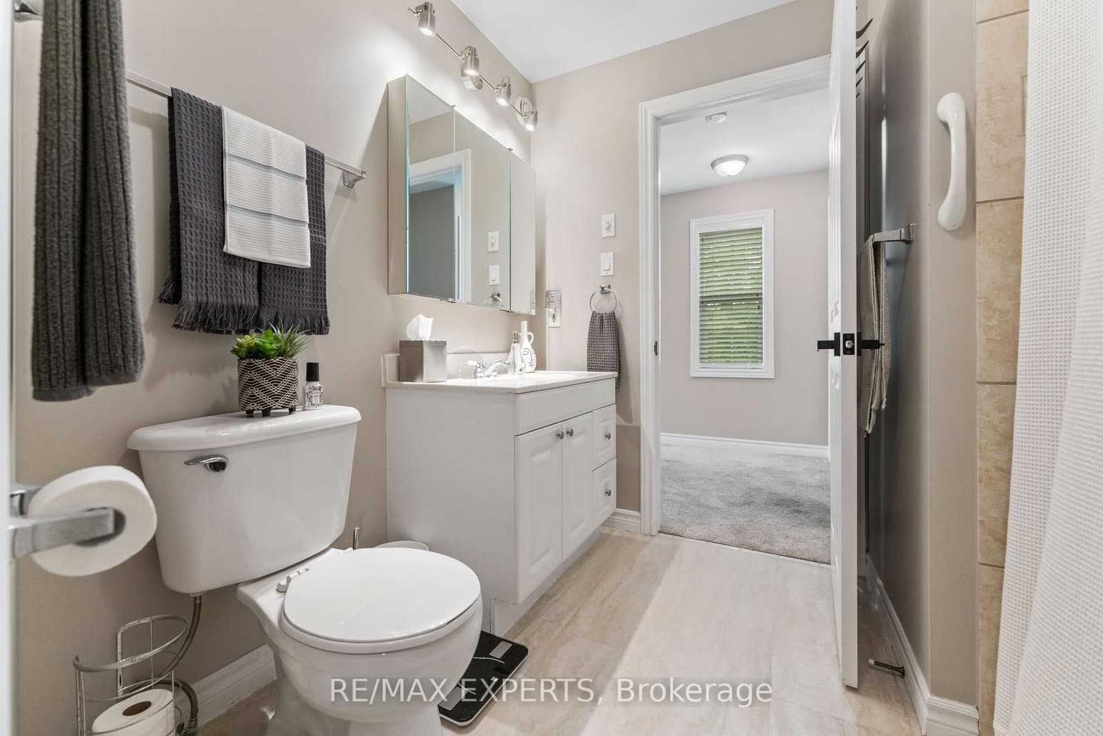 608 Simcoe Street, Unit 19 thumbnail 16