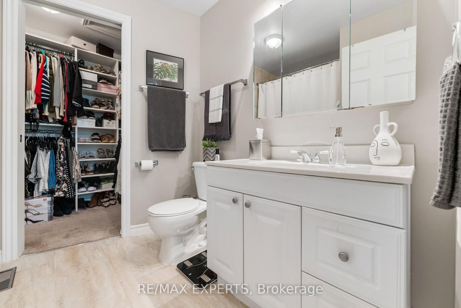 608 Simcoe Street, Unit 19 thumbnail 17