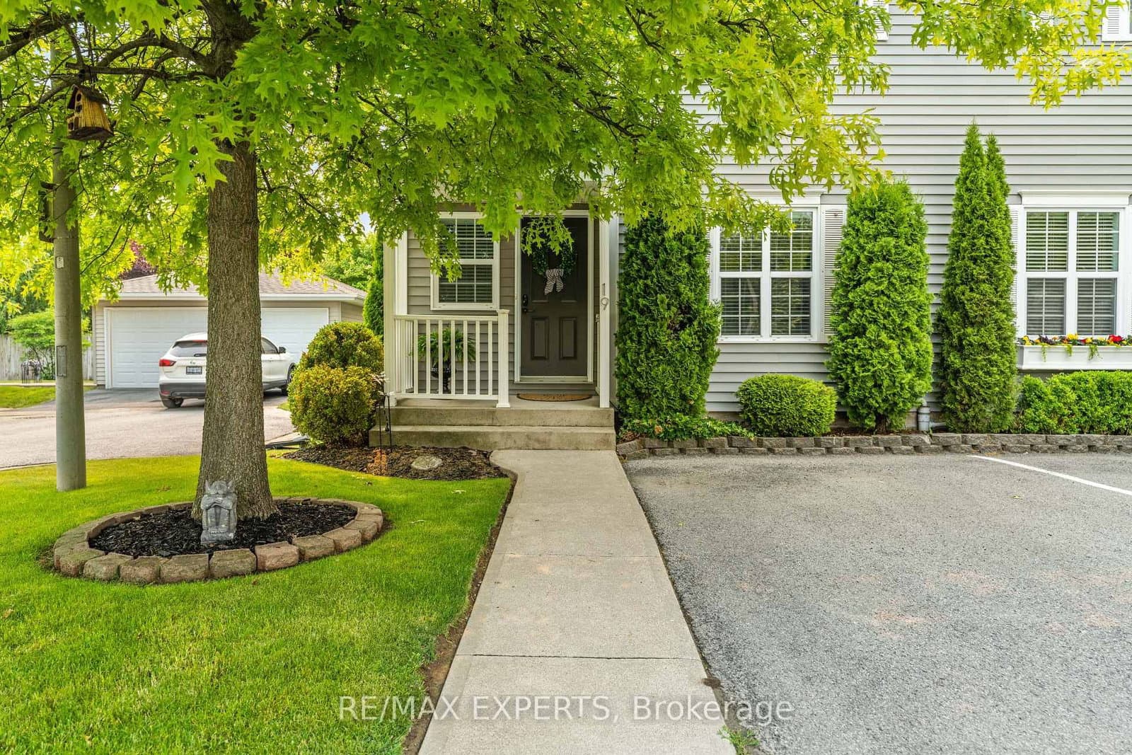 608 Simcoe Street, Unit 19 thumbnail 2