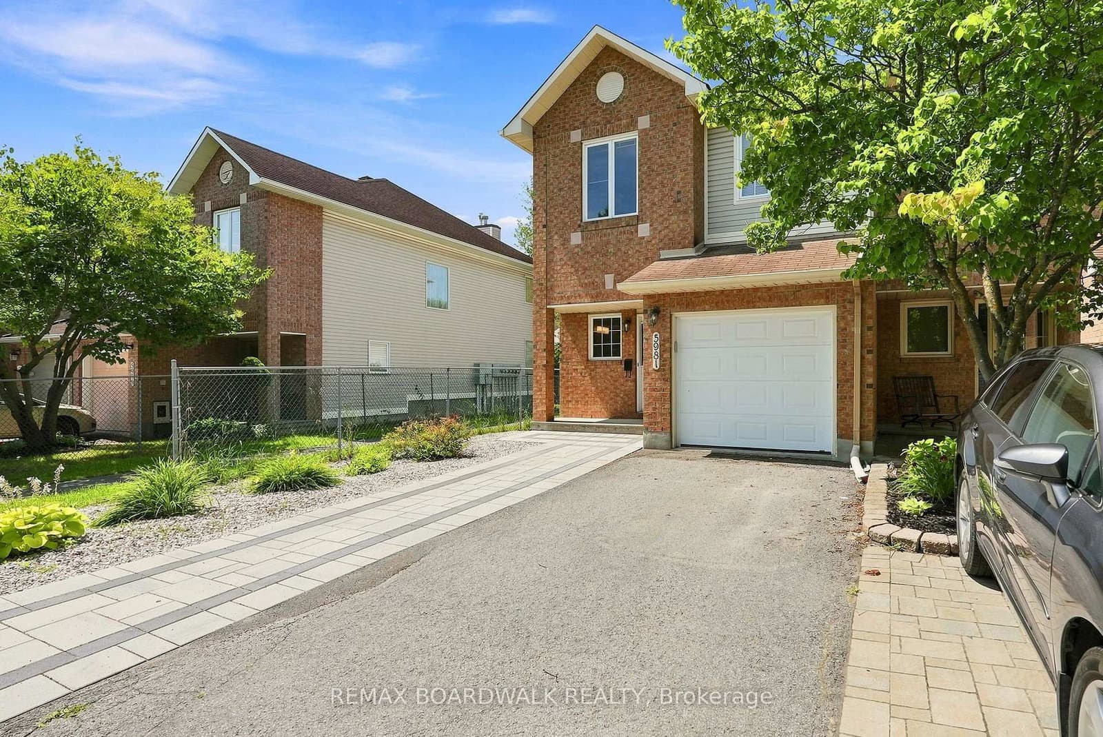 5981 Pineglade Crescent thumbnail 2