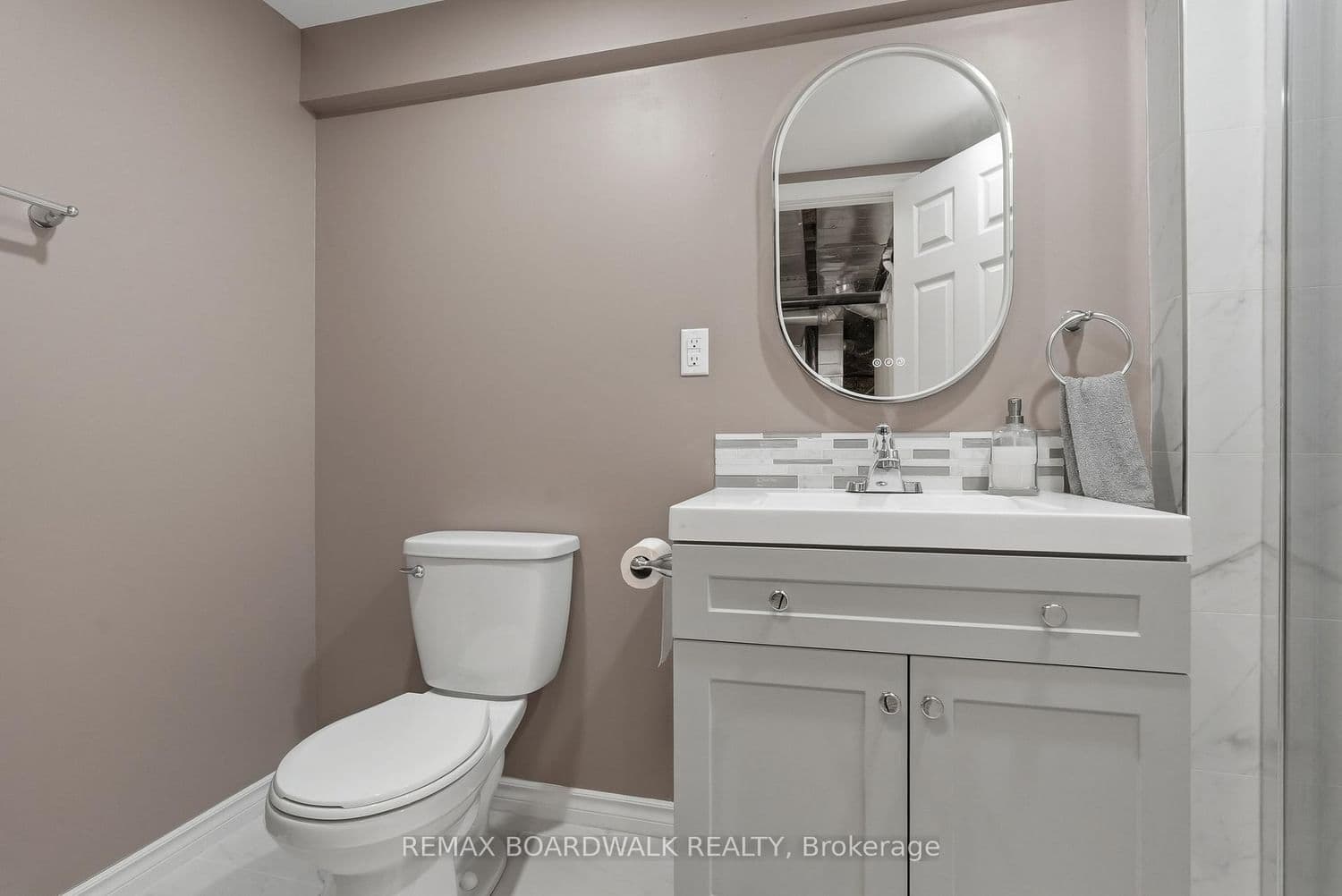 5981 Pineglade Crescent thumbnail 29
