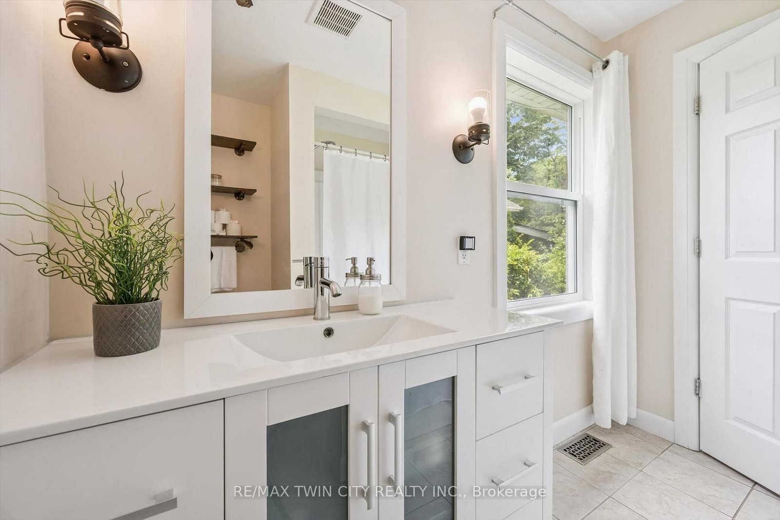 129 Florence Avenue thumbnail 21