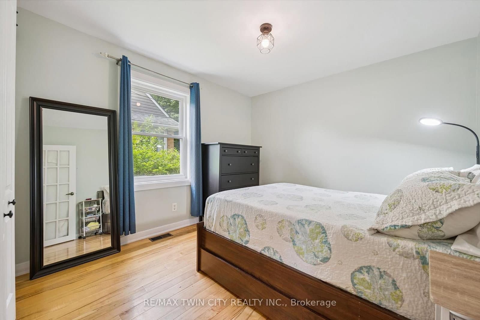 129 Florence Avenue thumbnail 22