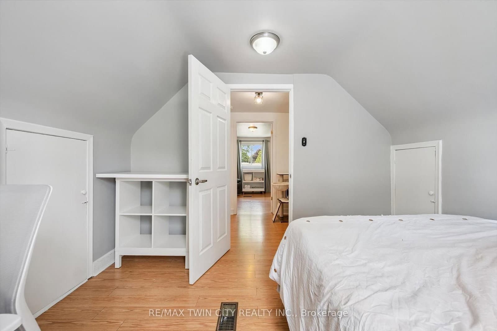129 Florence Avenue thumbnail 31