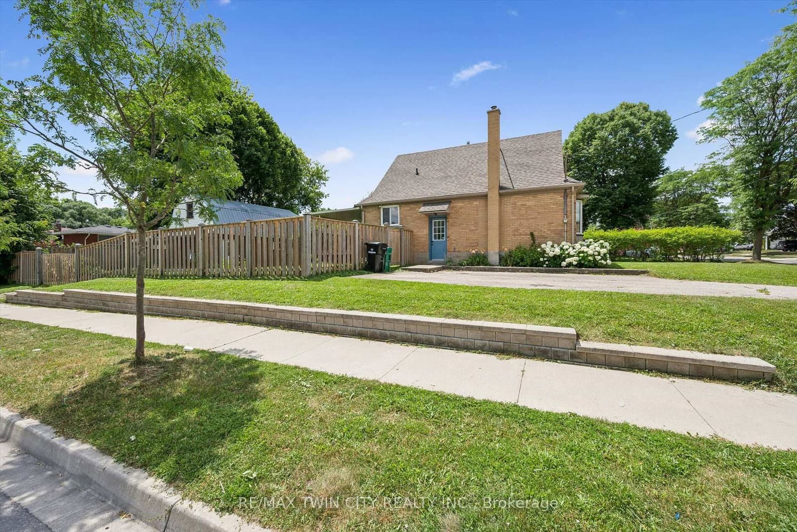 129 Florence Avenue thumbnail 4