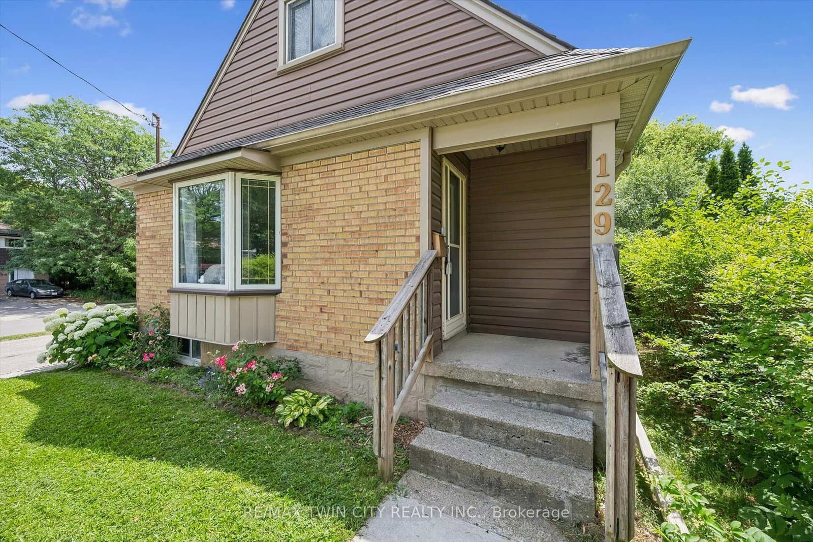 129 Florence Avenue thumbnail 8