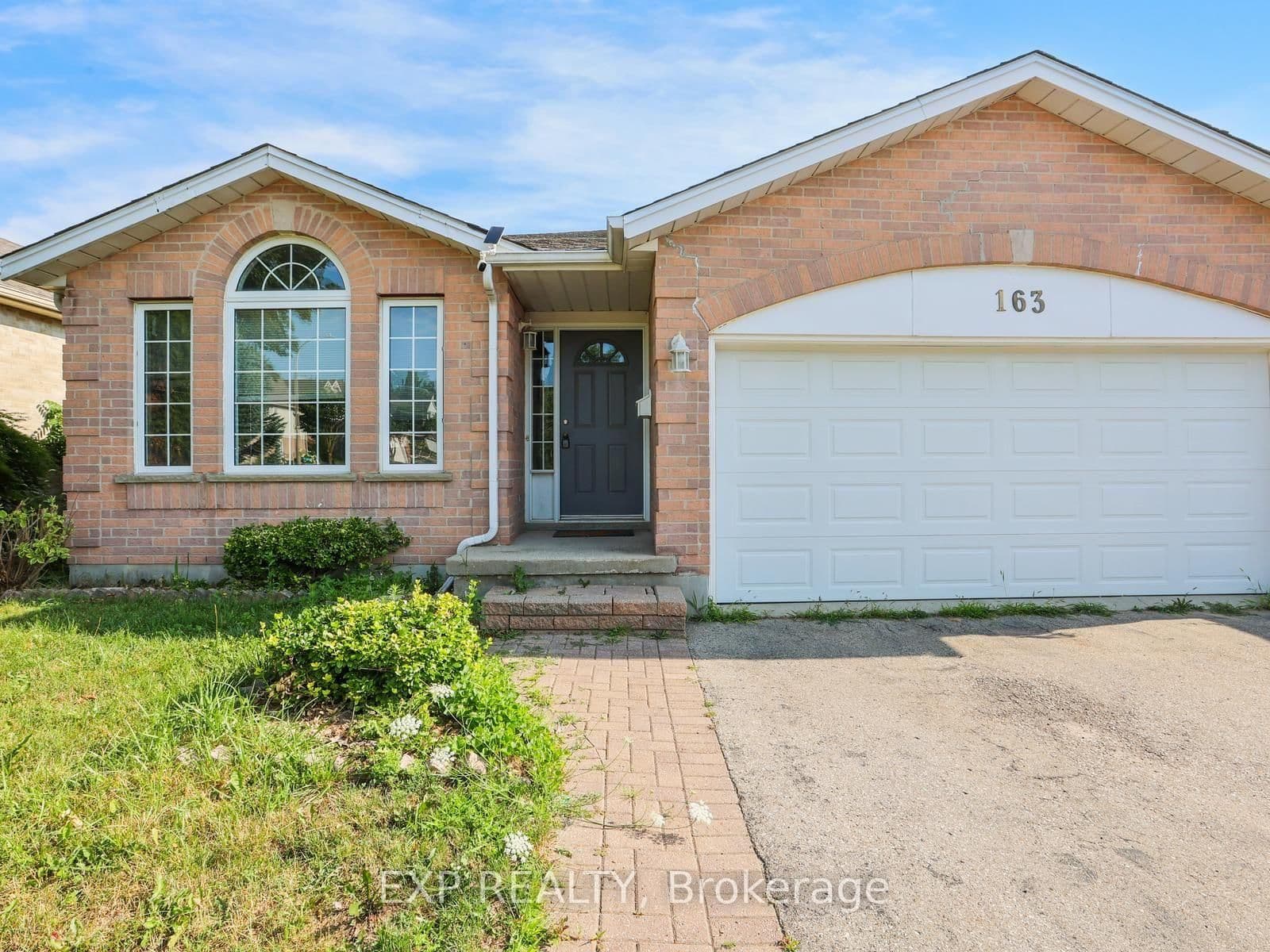 163 Daimler Drive thumbnail 2
