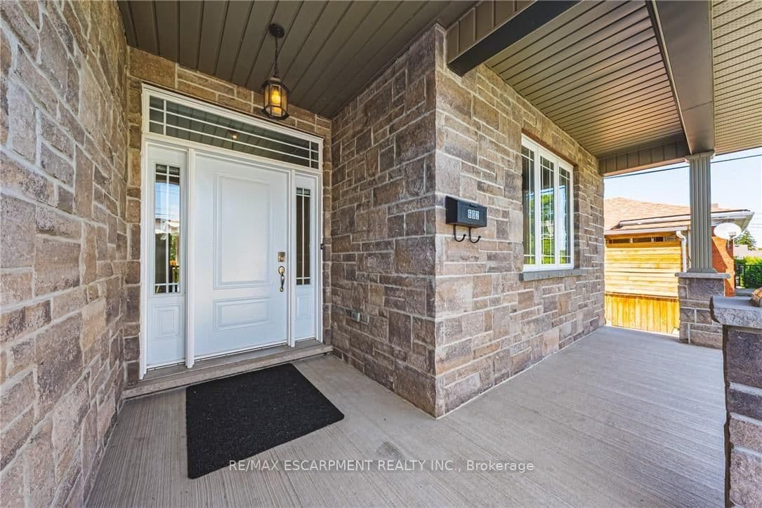 602 Cochrane Road thumbnail 5