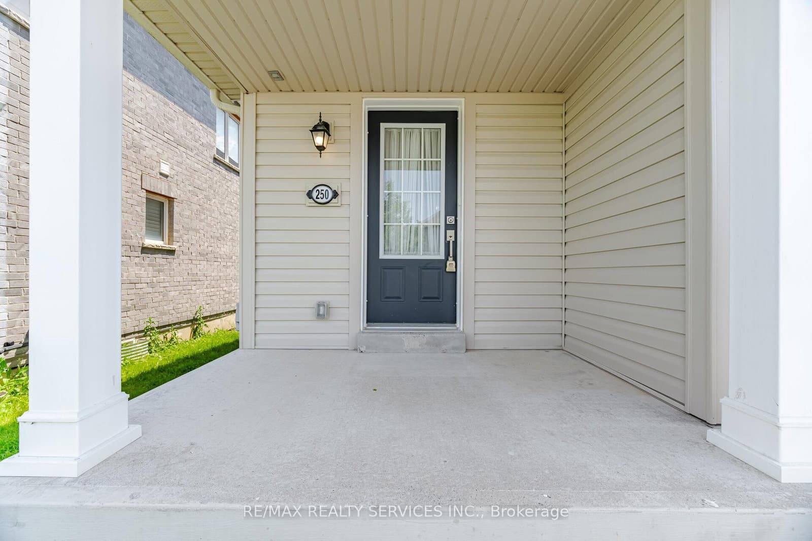 250 Esther Crescent thumbnail 2
