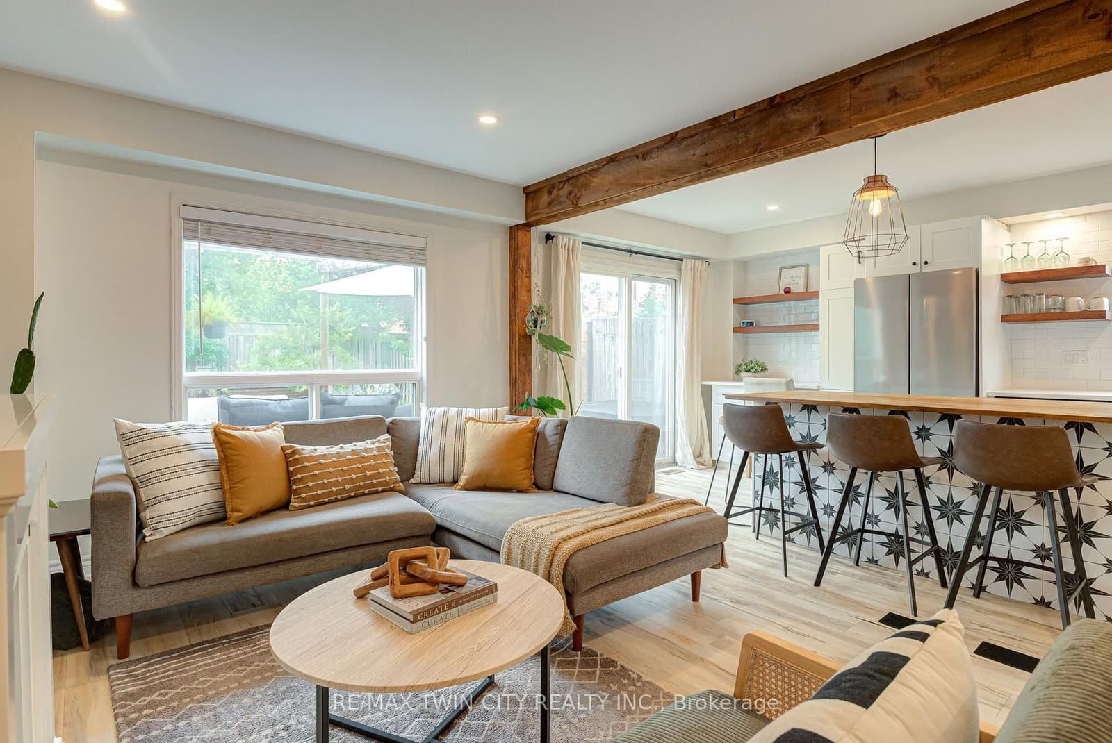 799 Commonwealth Crescent thumbnail 10