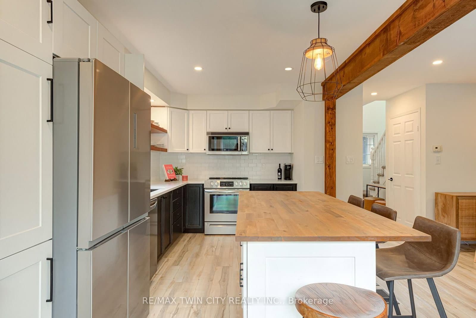 799 Commonwealth Crescent thumbnail 15