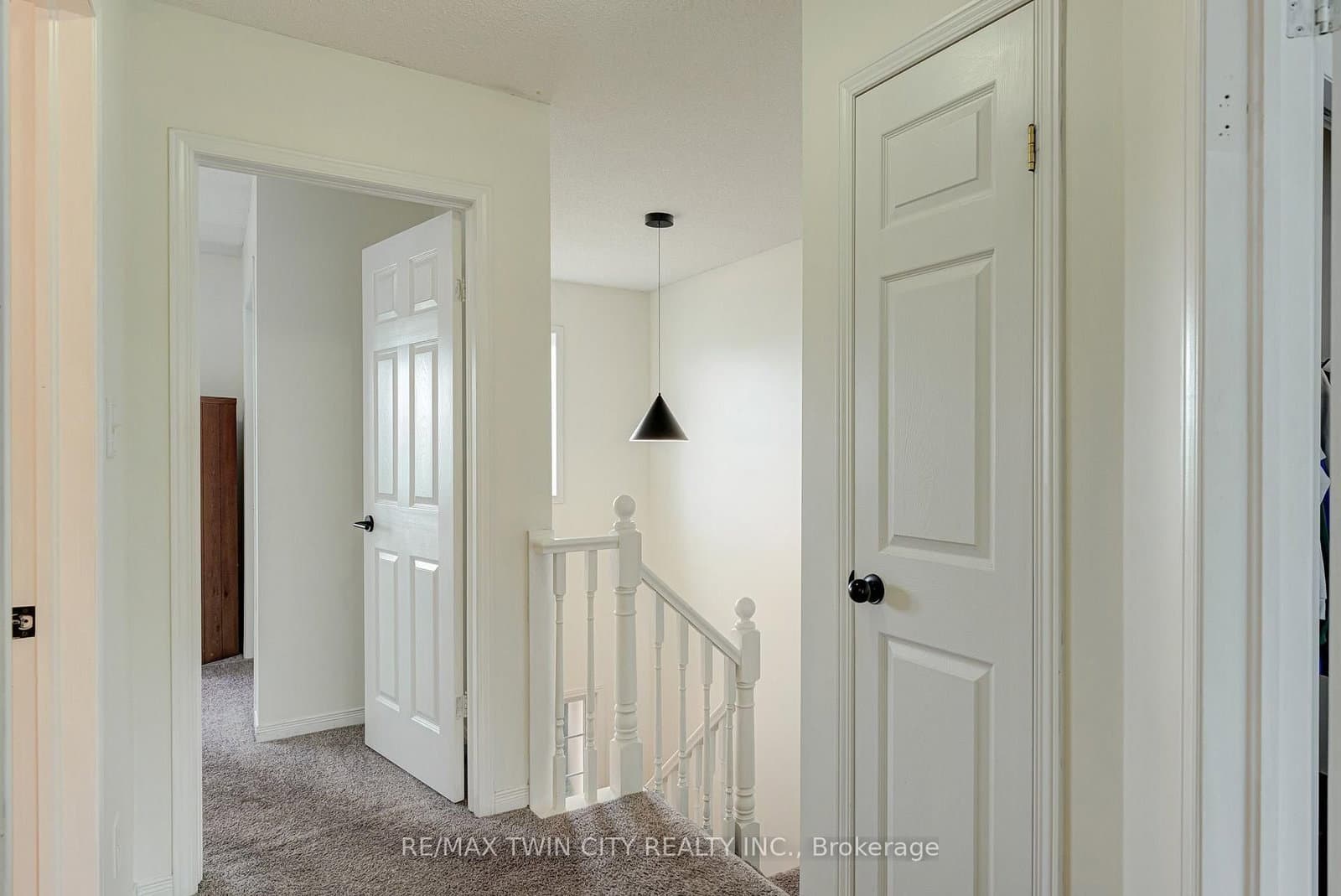 799 Commonwealth Crescent thumbnail 18