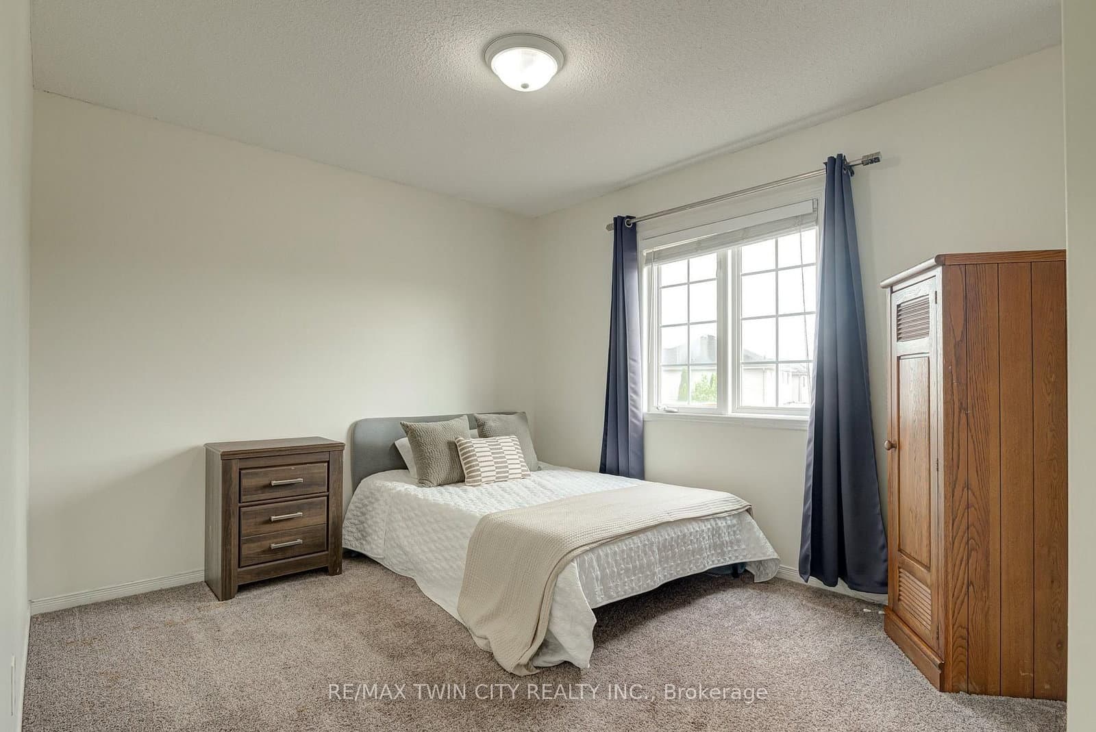 799 Commonwealth Crescent thumbnail 21