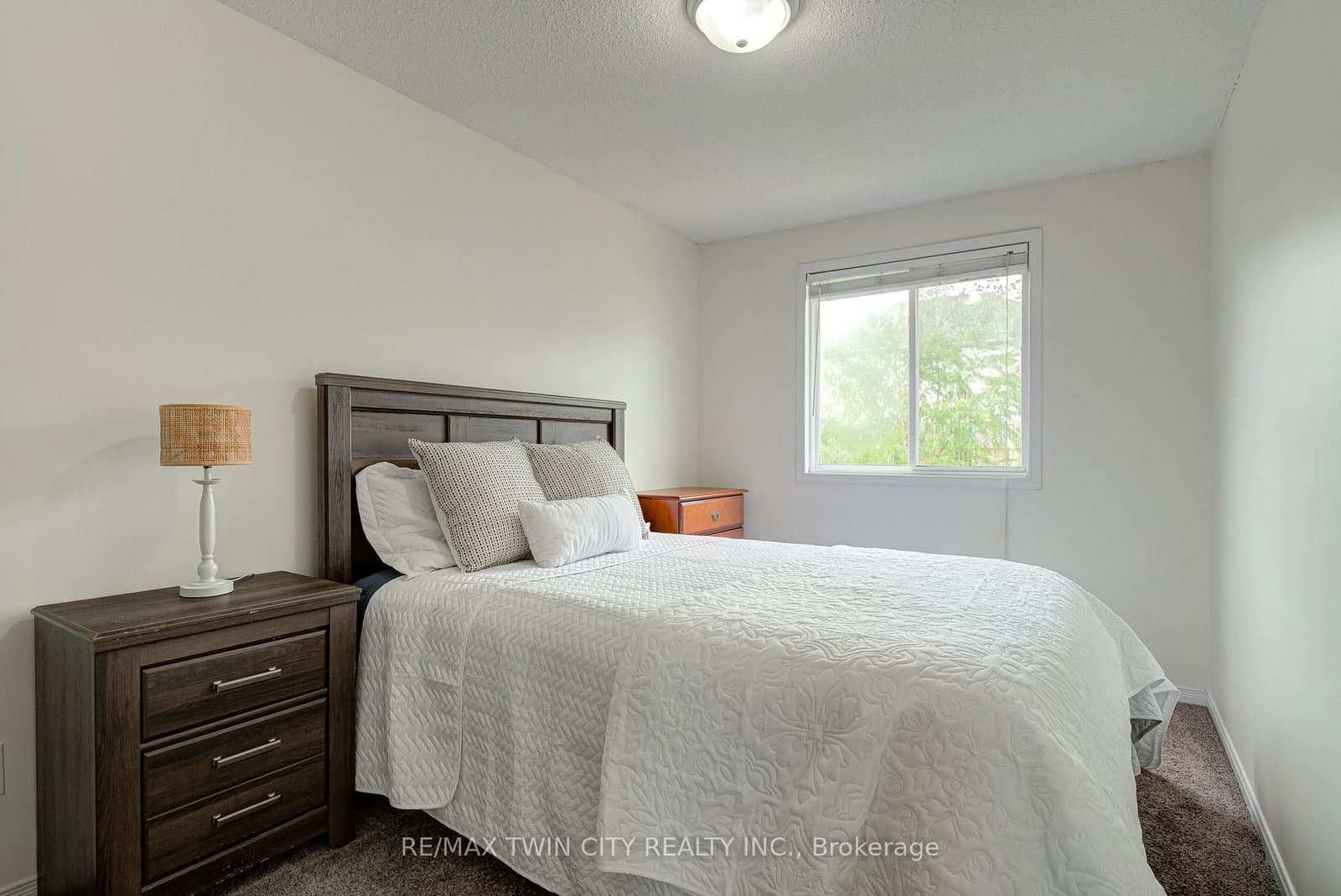 799 Commonwealth Crescent thumbnail 22
