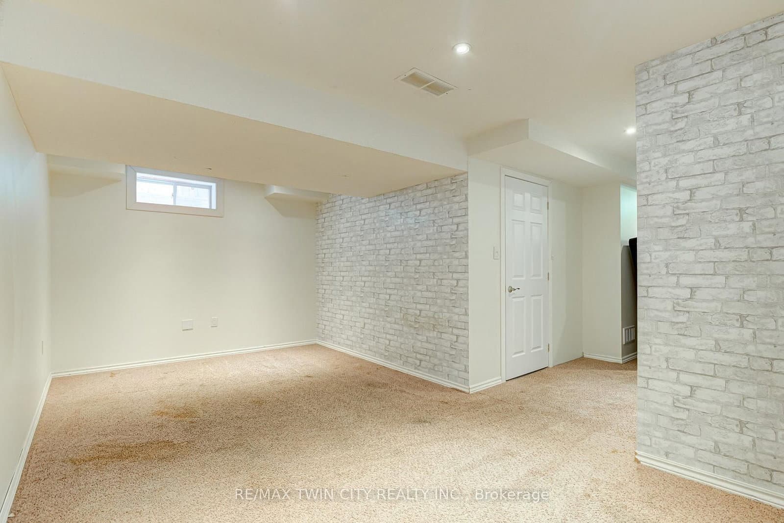 799 Commonwealth Crescent thumbnail 25